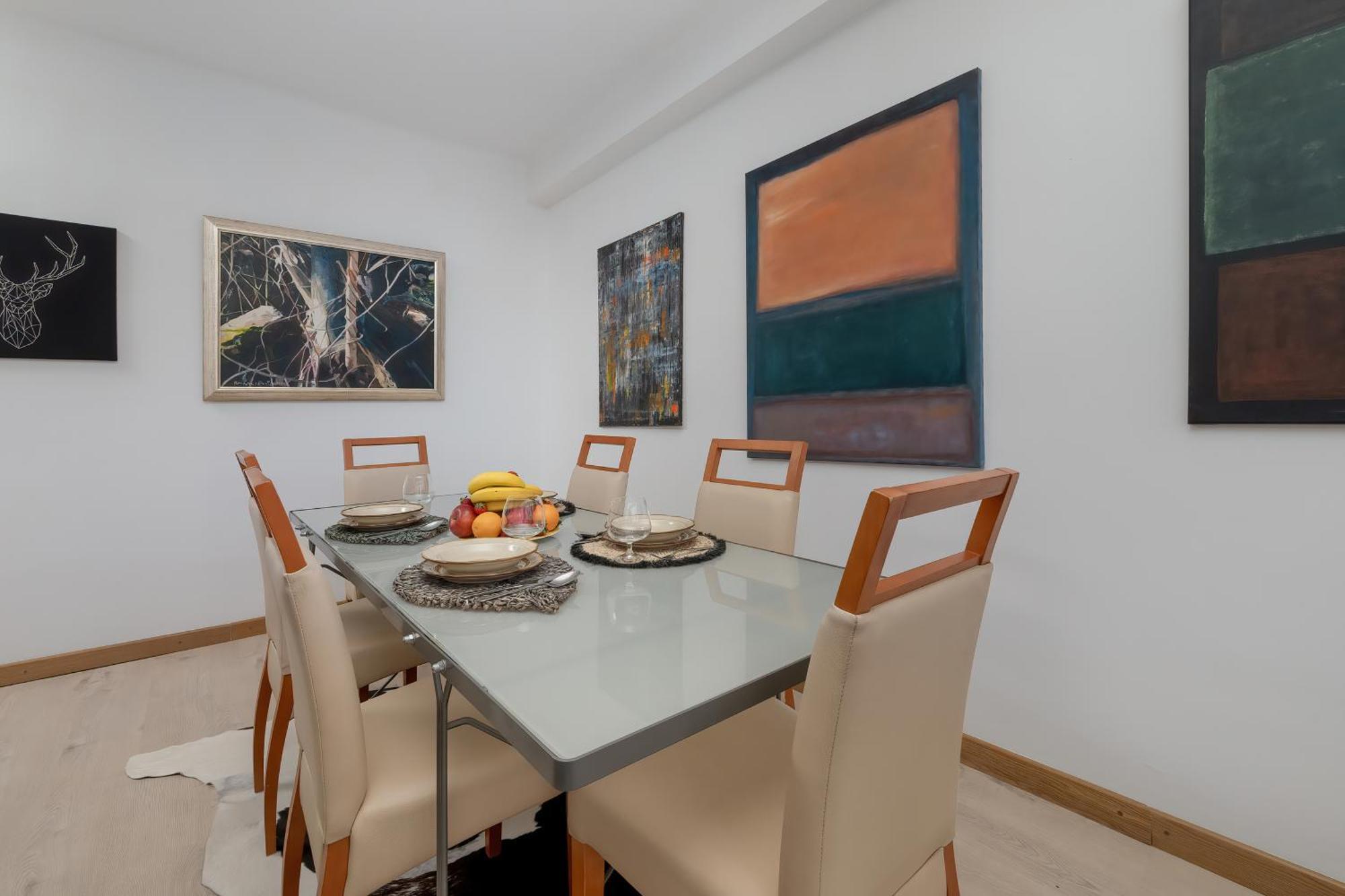 Spacious In The Center Of By Renters *