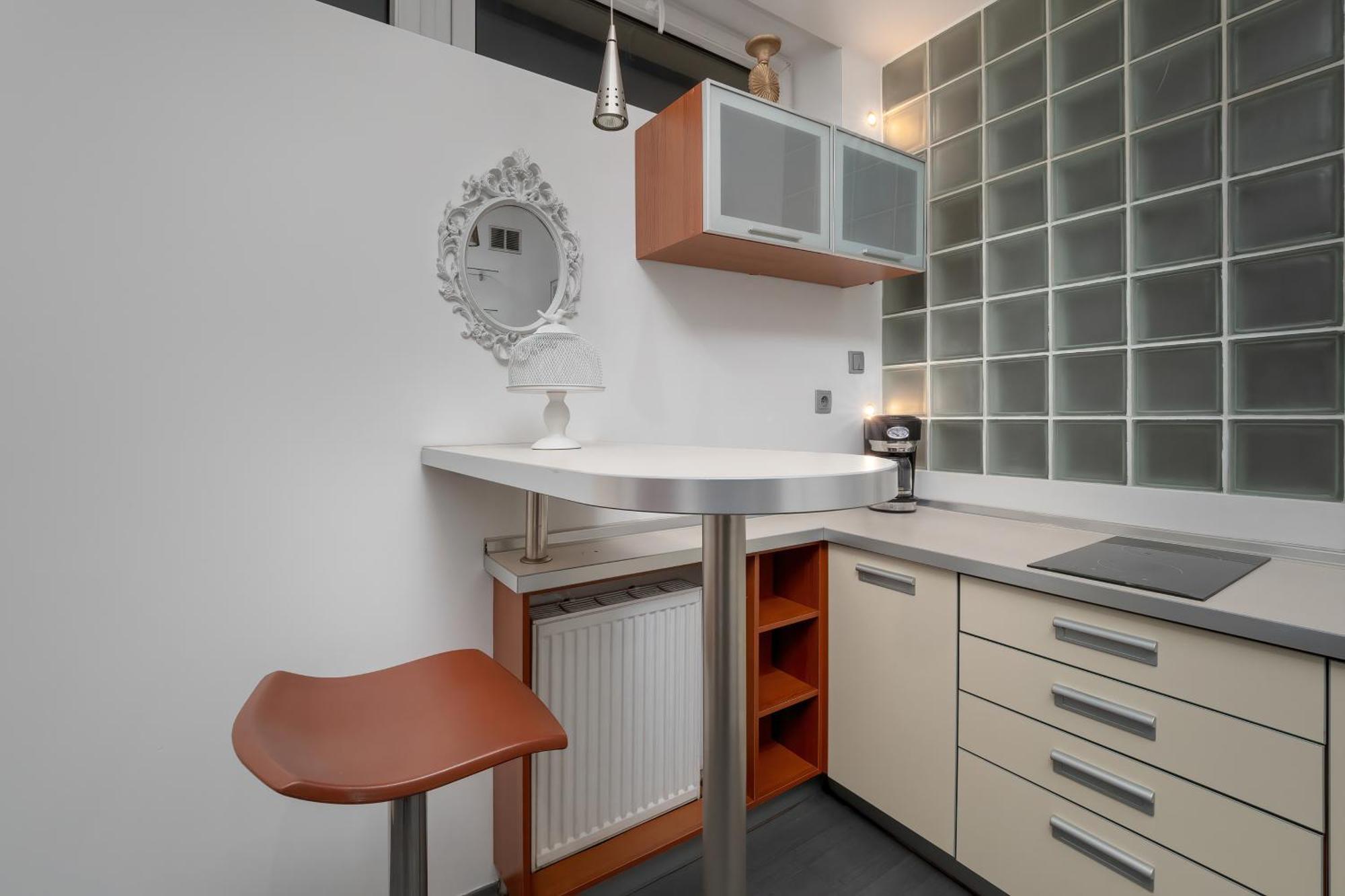 Apartment Spacious In The Center Of By Renters *